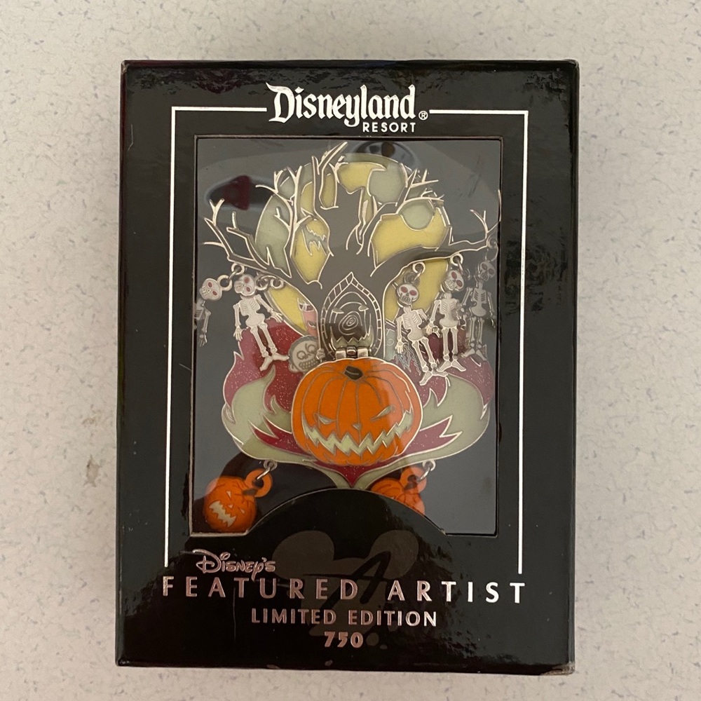 Disney nightmare before Christmas collectable Pin